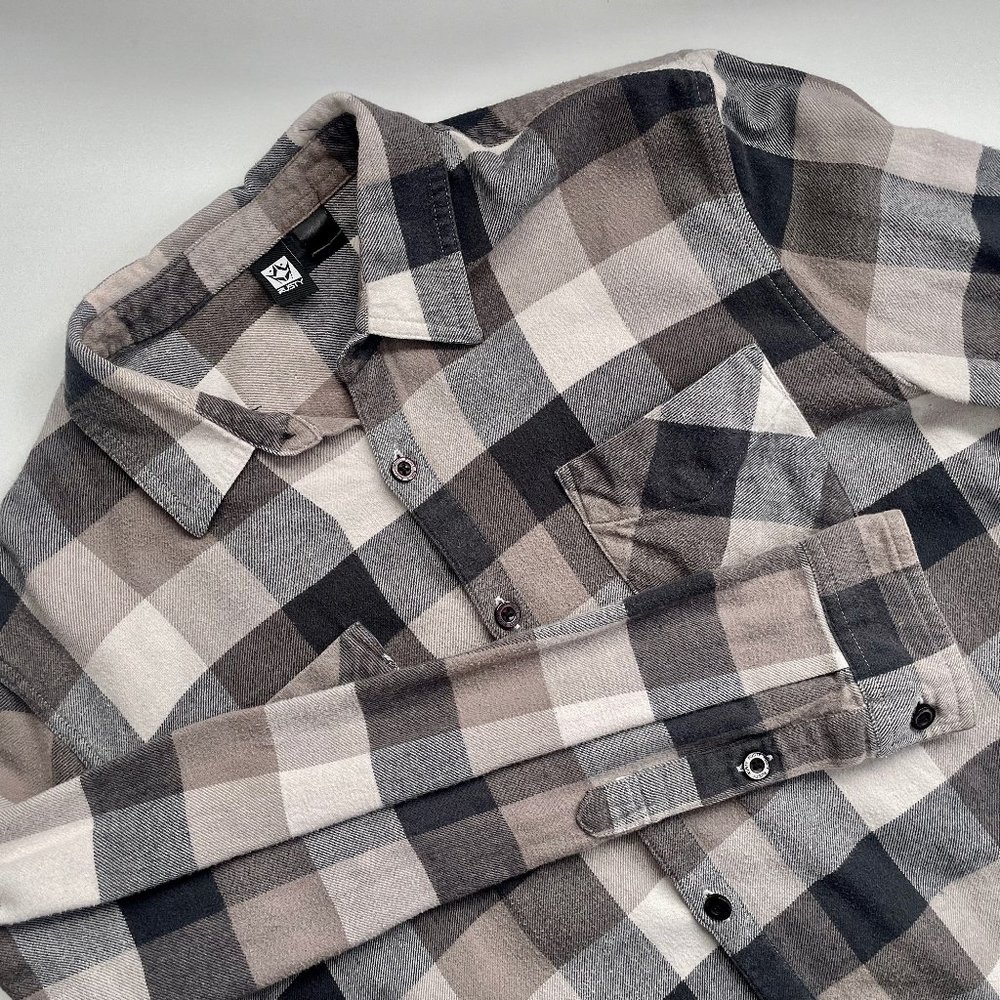 Rusty Surf Brand Flannel Plaid Black Gray Pattern Button Down Shirt Mens S Small